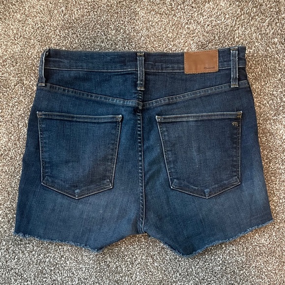 Madewell 10” high-rise skinny cut off jean shorts - Picture 2 of 8